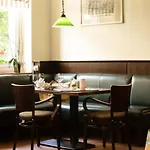 Lindenhof ホテル 2*