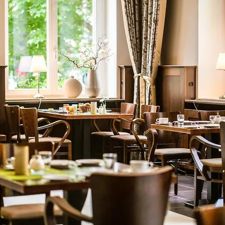 Lindenhof Hotel 2*